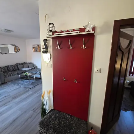 Apartment Kira *